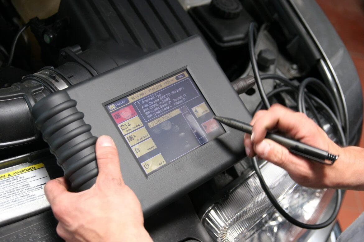 Mobile battery replacement in Chicago - jump, bettery test, towing